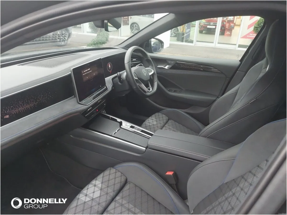 Volkswagen Passat Estate R-Line - Image 2