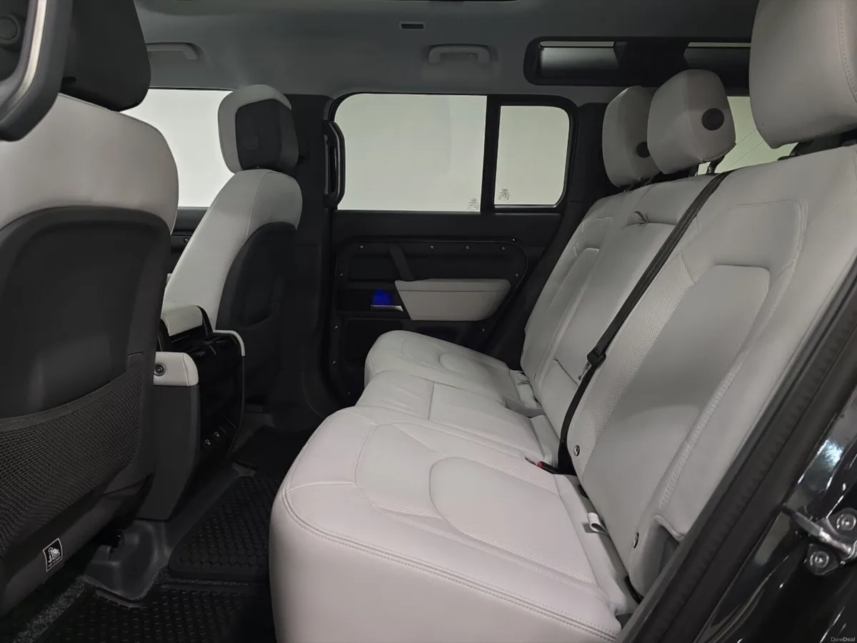 Land Rover Defender Diesel Estate X-Dynamic HSE - Image 4