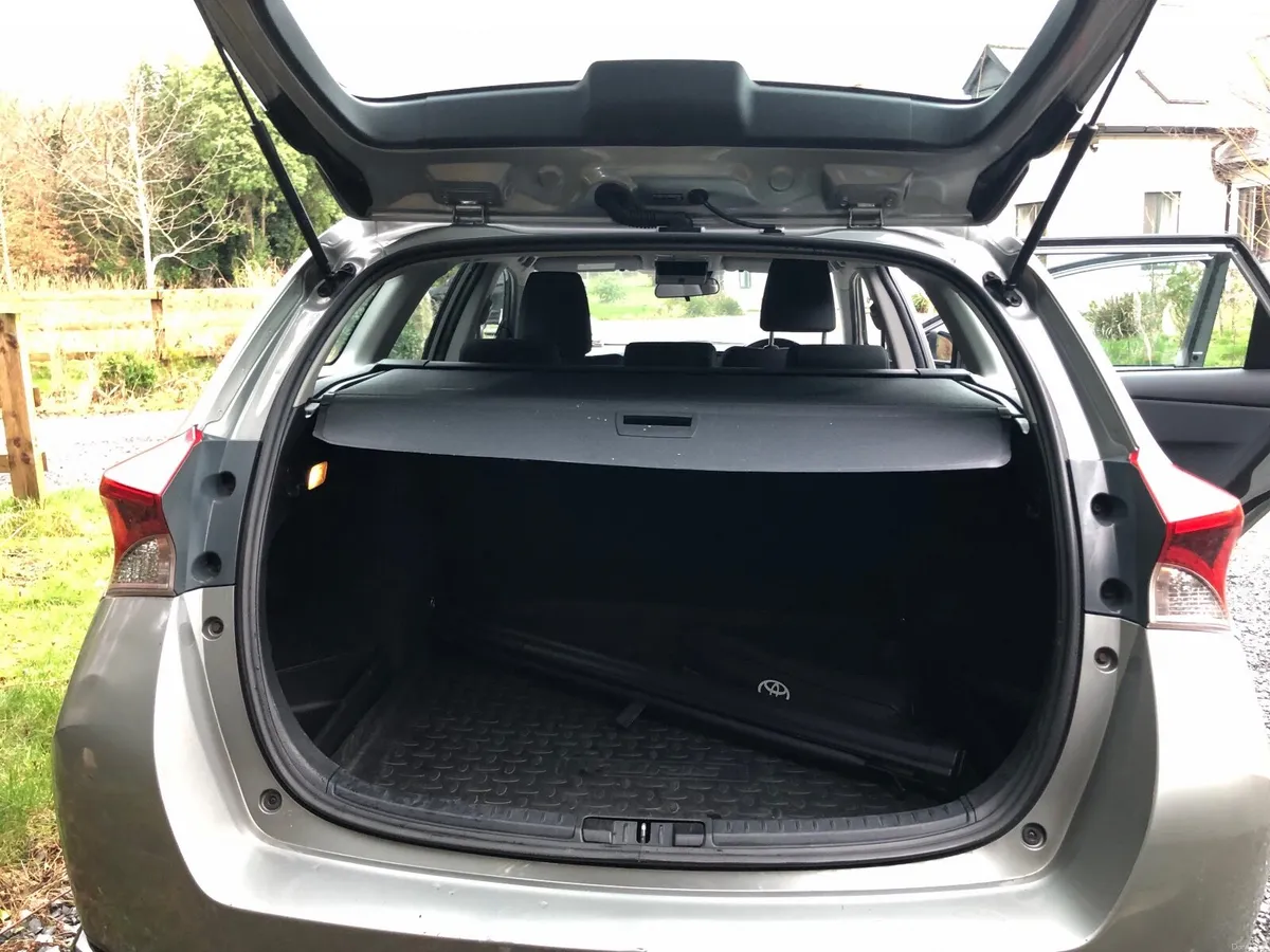 Toyota Auris 2017 - Image 3