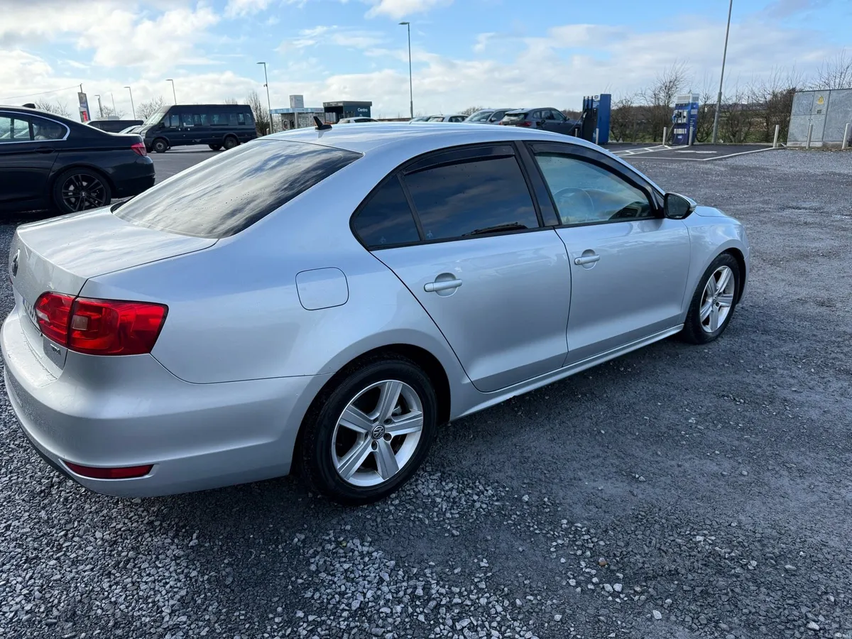 Volkswagen Jetta - Image 2