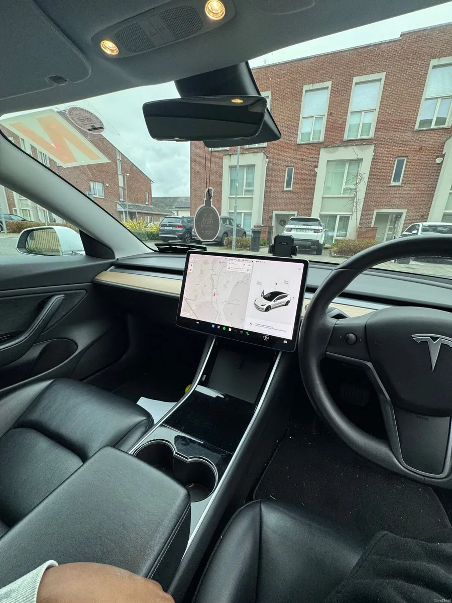 Tesla Model 3 2019 - Image 3