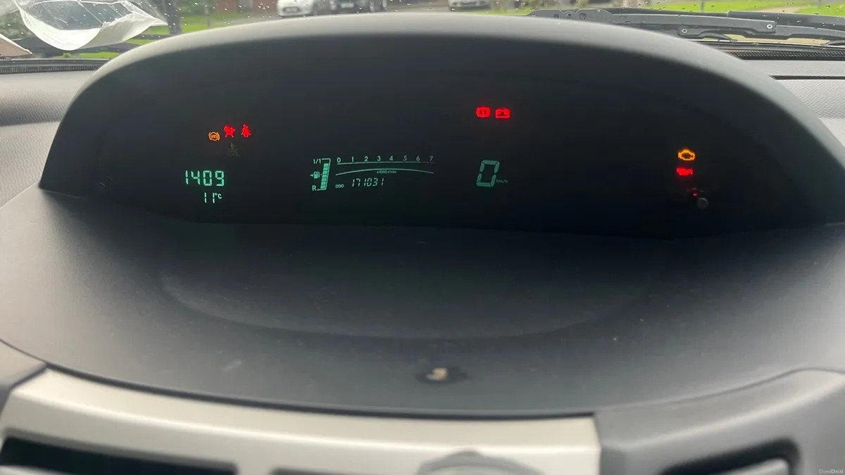 Toyota Yaris 2006 - Image 3