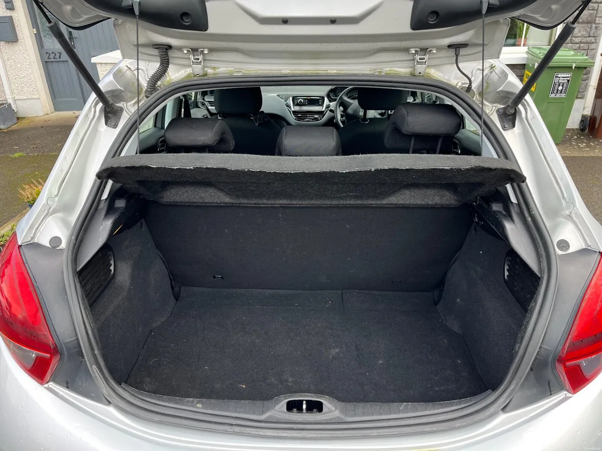 Peugeot 208 - Image 4