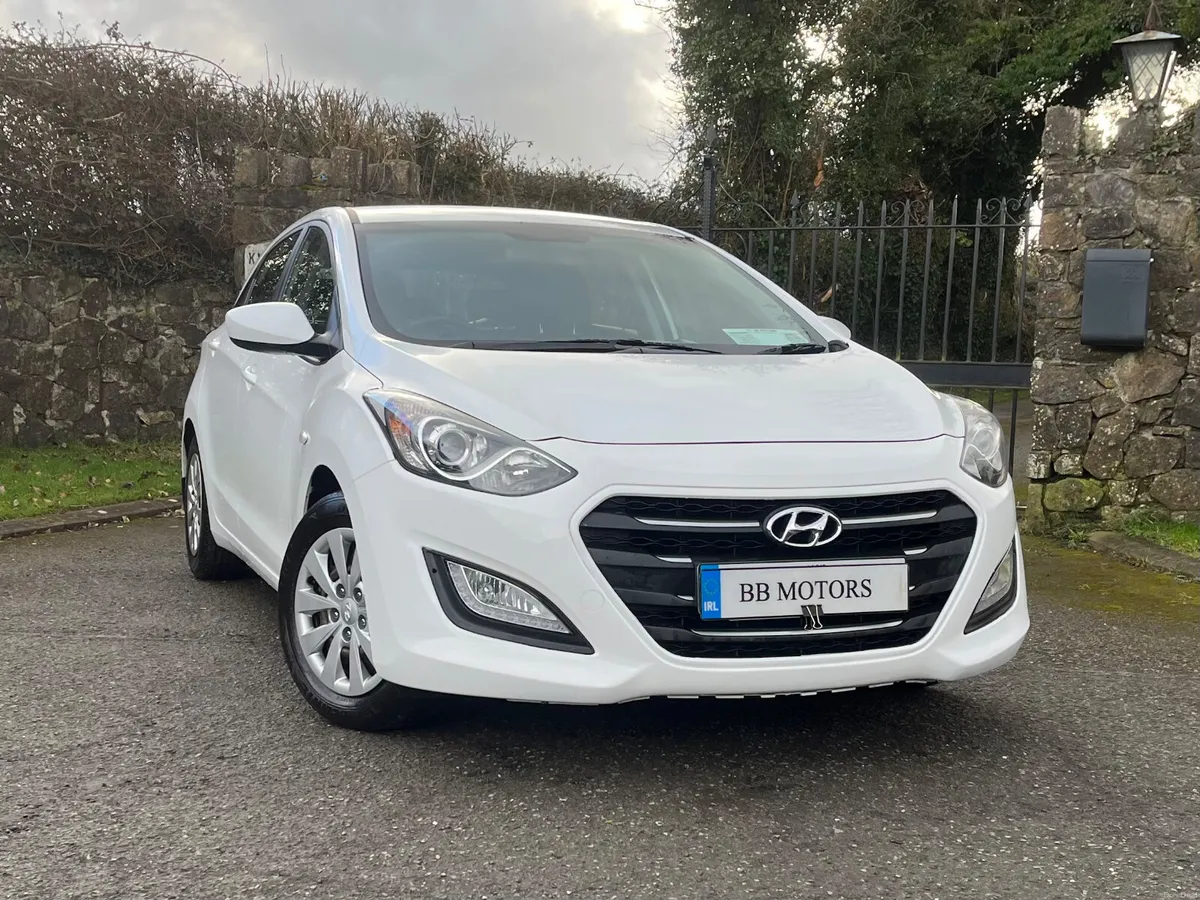 Hyundai i30 1.4L Petrol Classic - Image 2