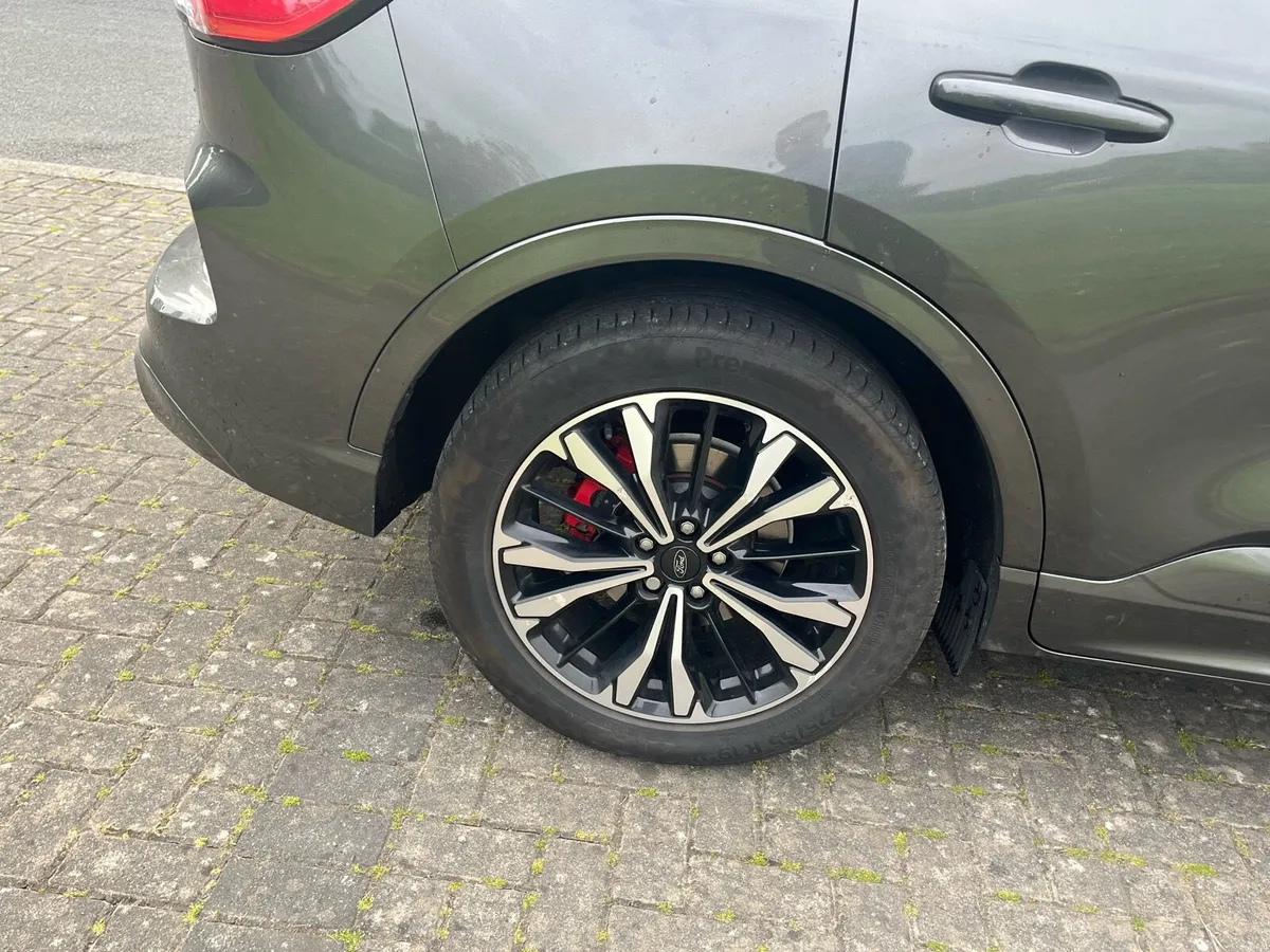 Ford Kuga ST LINE X 2.5 PHEV - Image 4