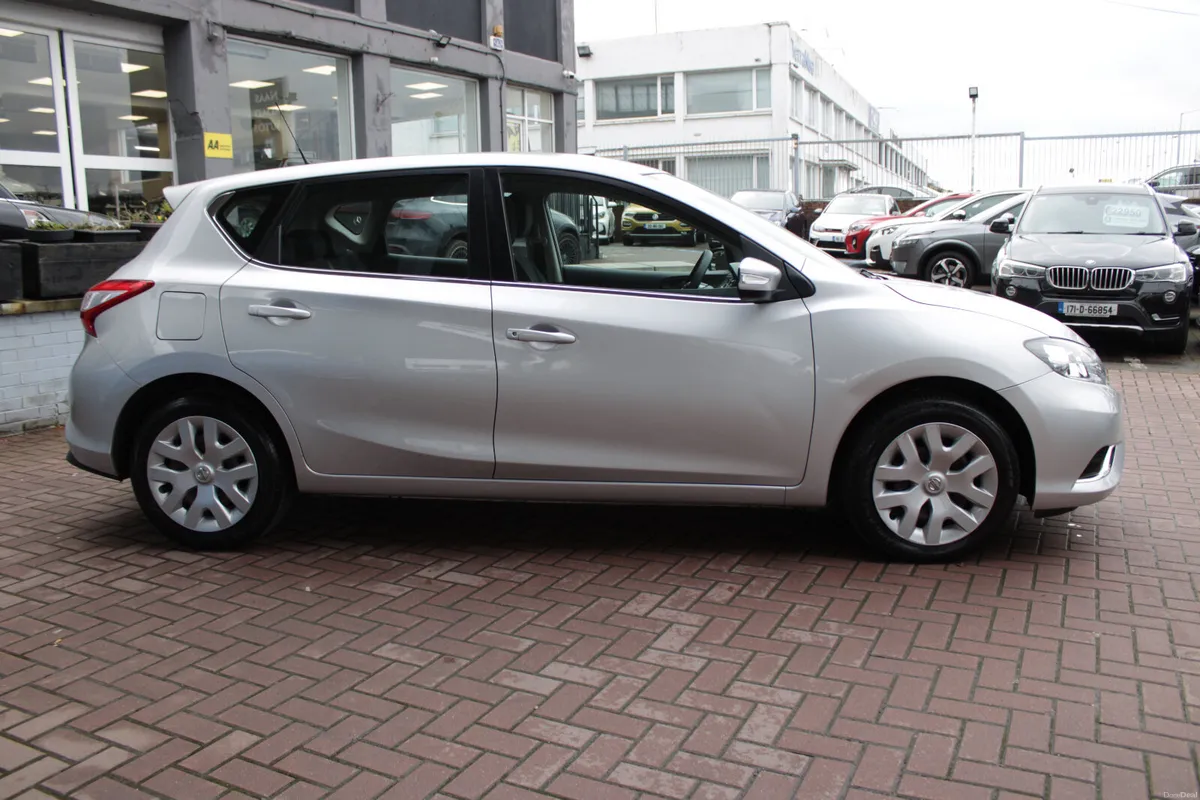 1.2 XE EDITION 5DR HATCHBACK // 1 OWNER WITH ONLY - Image 3