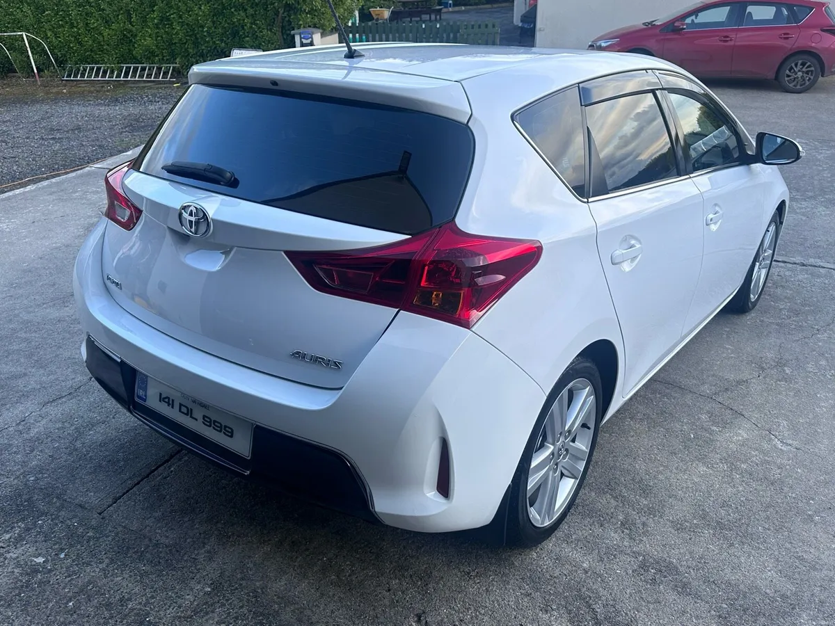 Toyota Auris 1.4D4D Low Miles Top Spec - Image 2