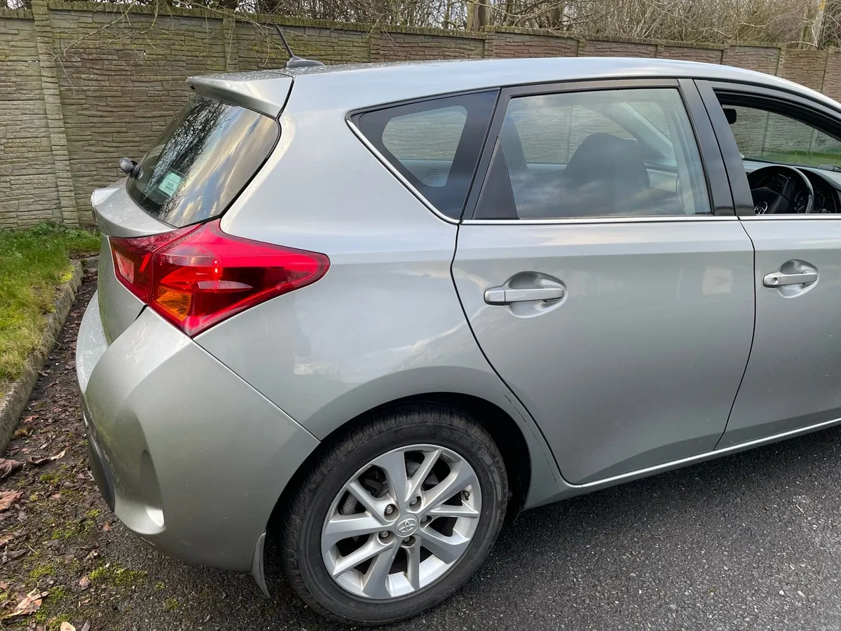 Toyota Auris 1.4 Diesel - Image 2