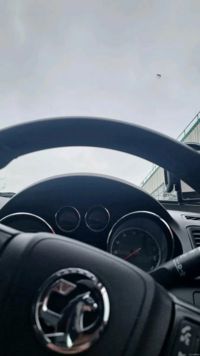 Vauxhaull Insignia - Image 2