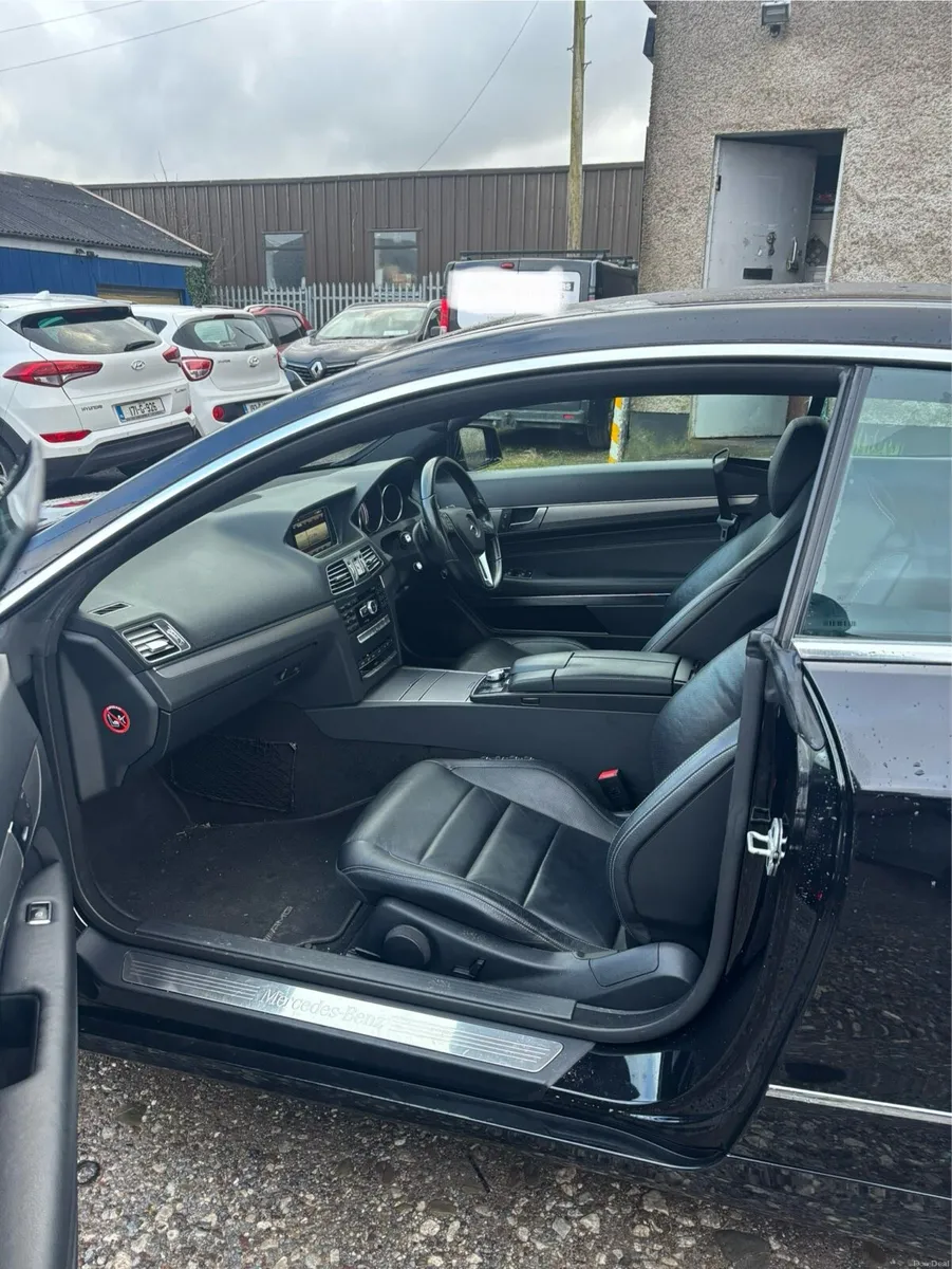 141 Mercedes Benz E-class coupe c207 - Image 4