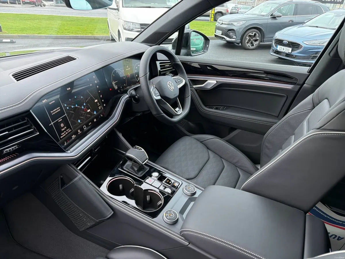 Volkswagen Touareg Touareg R-Line Final Edition 23 - Image 3