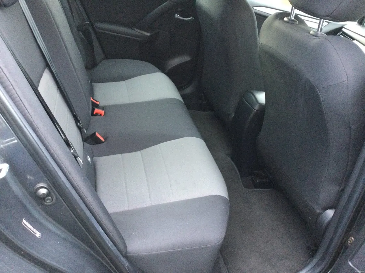 Toyota Avensis 1.6 diesel - Image 4