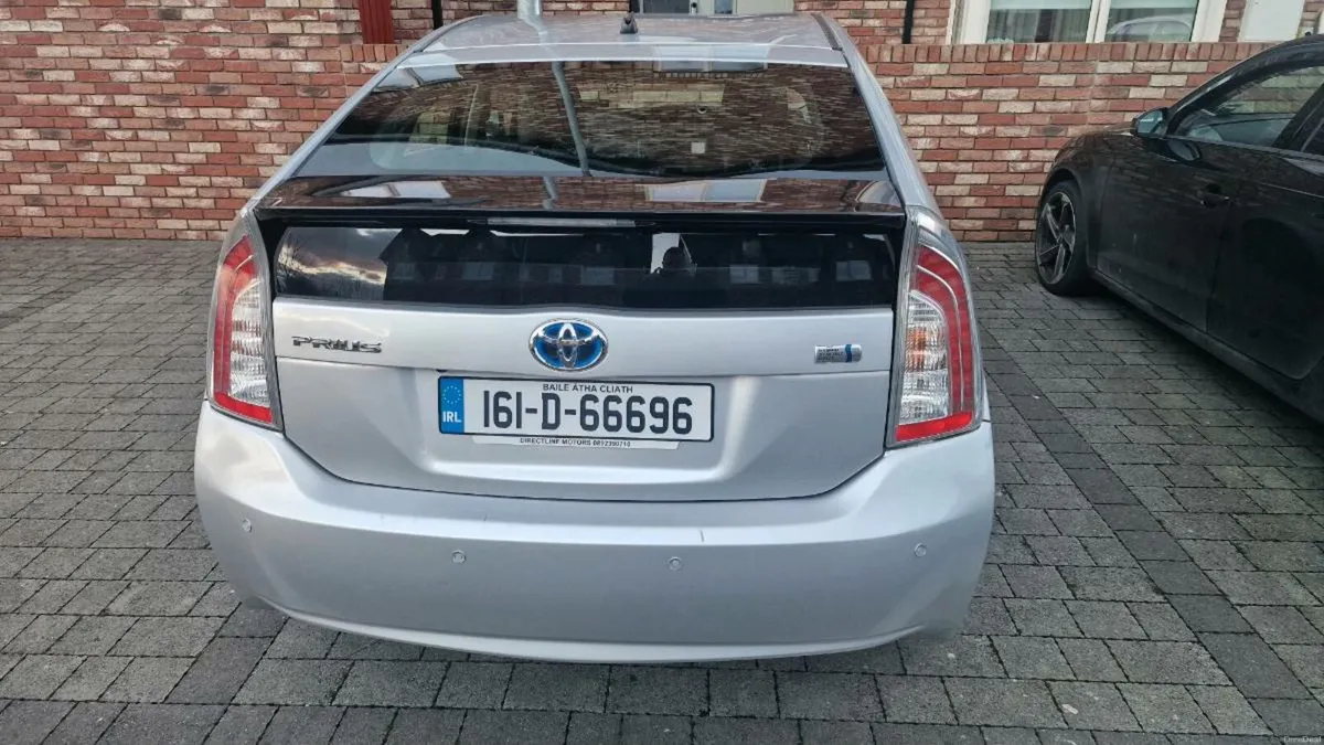 Toyota Prius 2016 - Image 2