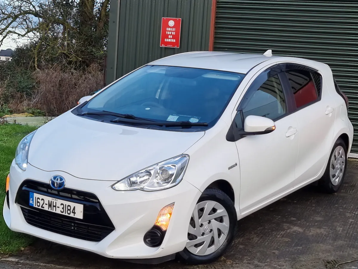 Toyota Aqua 2016 hybrid.  Automatic  €8900 - Image 1