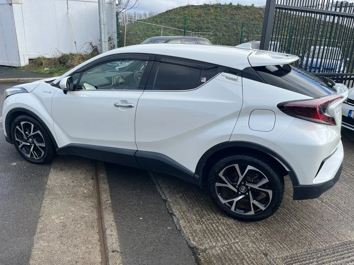 TOYOTA C-HR 2018, 1.8 HYBRID AUTO LOW KM HIGH SPEC - Image 4