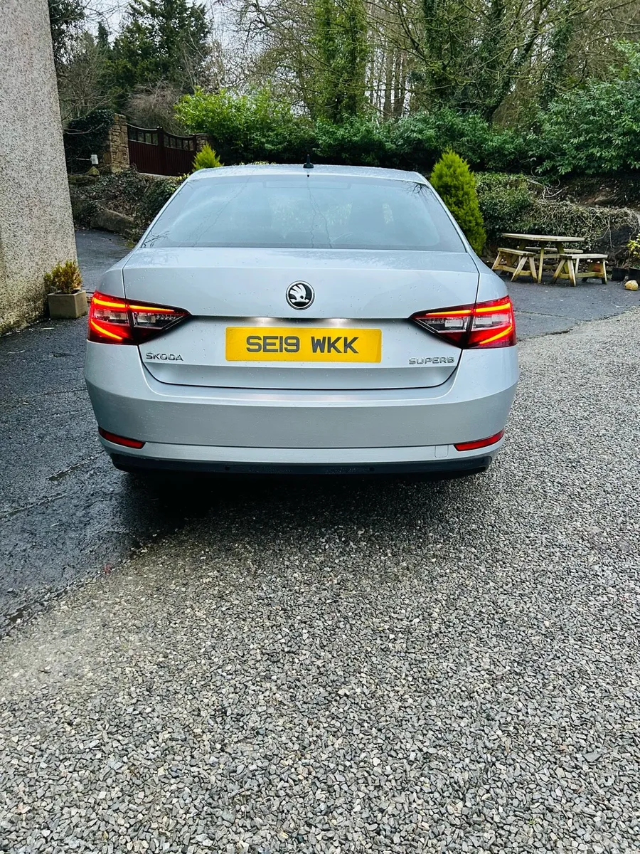 Skoda Superb 2.0 TDI SE L Executive DSG 7speed - Image 4