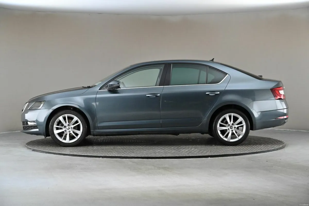 Skoda Octavia 1.0TSI STYLE 115BHP 6SPD **SAT NAV** - Image 5