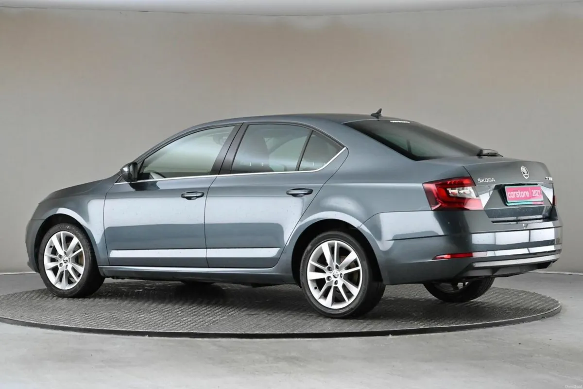 Skoda Octavia 1.0TSI STYLE 115BHP 6SPD **SAT NAV** - Image 6