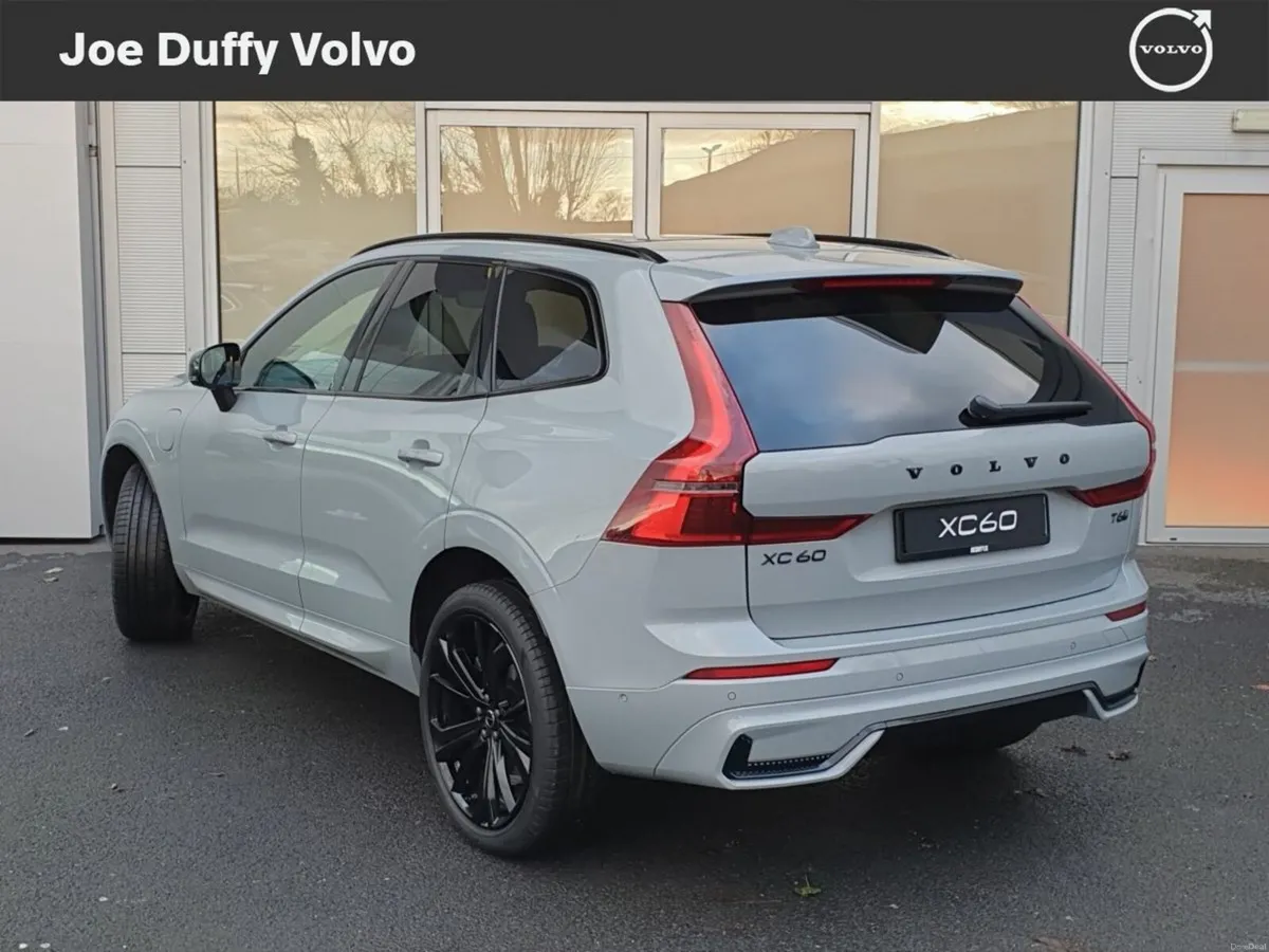 Volvo XC60 T6 AWD PHEV Ultra Bright - Image 2