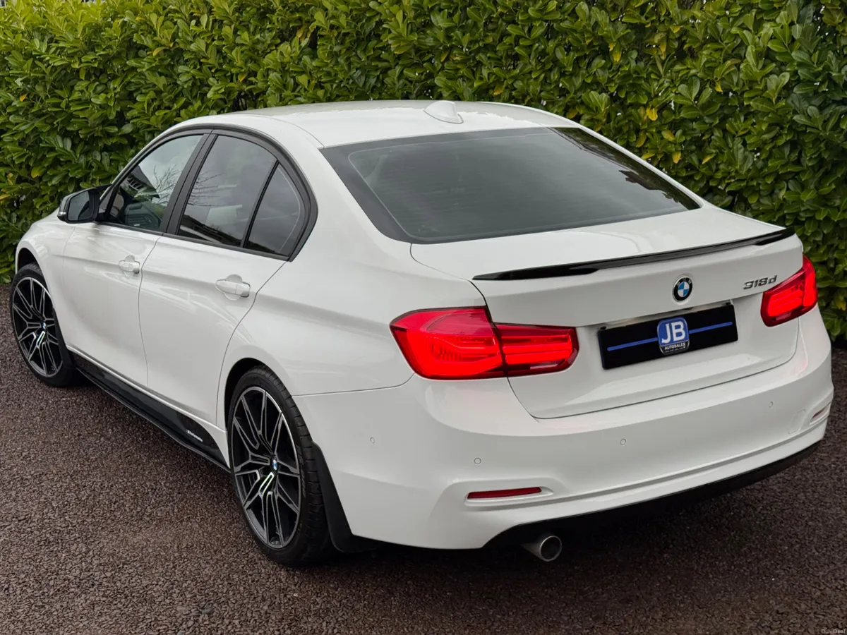 BMW 318D 2018 **Low miles** - Image 2