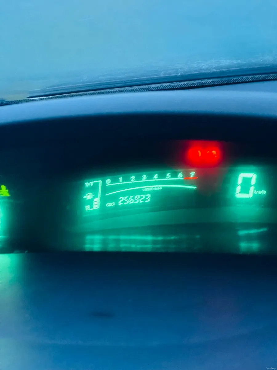 Toyota Yaris 2008 - Image 3