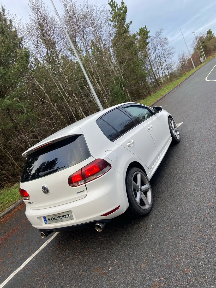 2011 Volkswagen Golf - Image 4