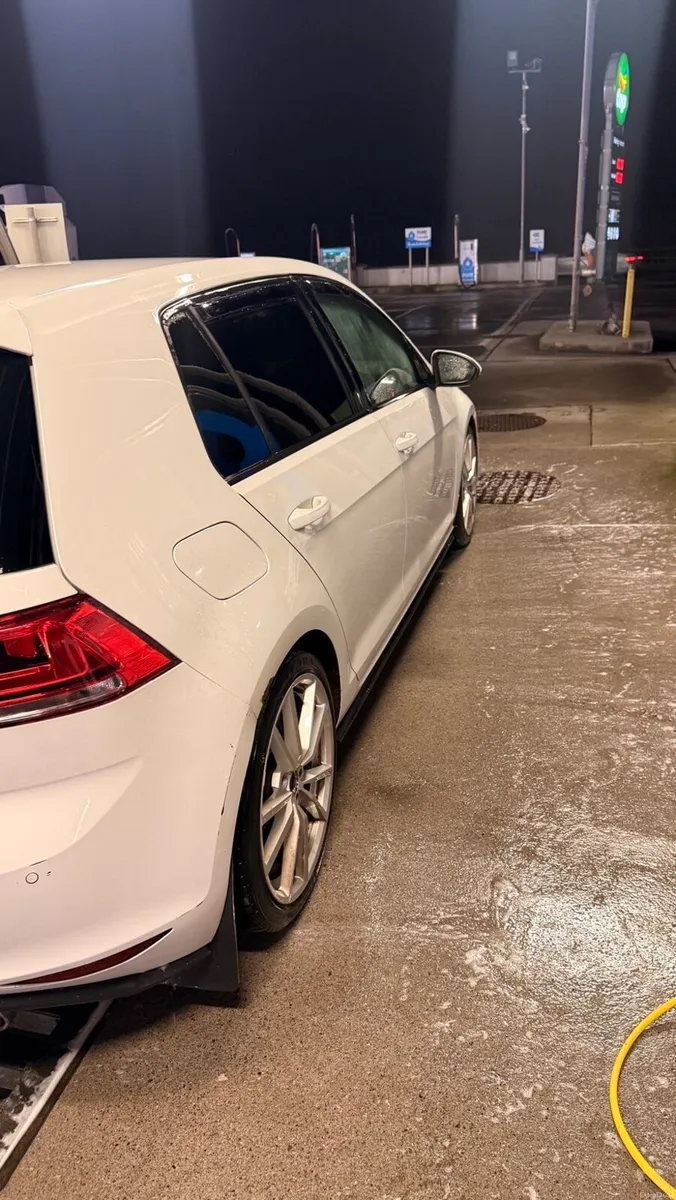 2015 Volkswagen Golf TDI - Image 4
