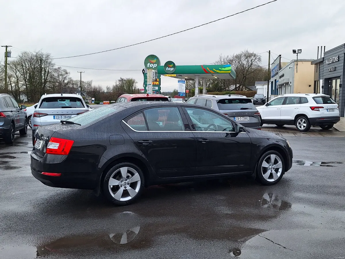 Octavia 1.6 Tdi Style *High Spec/Reverse Camera - Image 3