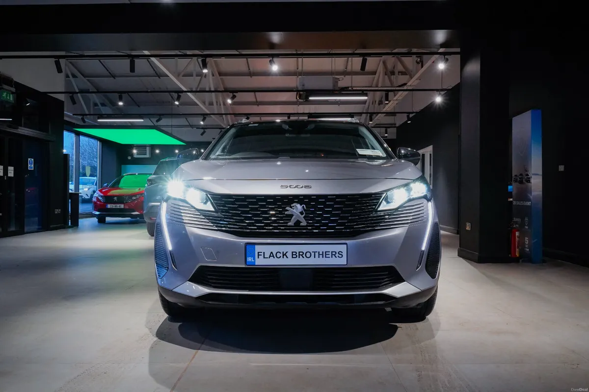 2023 Peugeot 5008 Allure 1.5 BlueHDi 130bhp Manual - Image 3