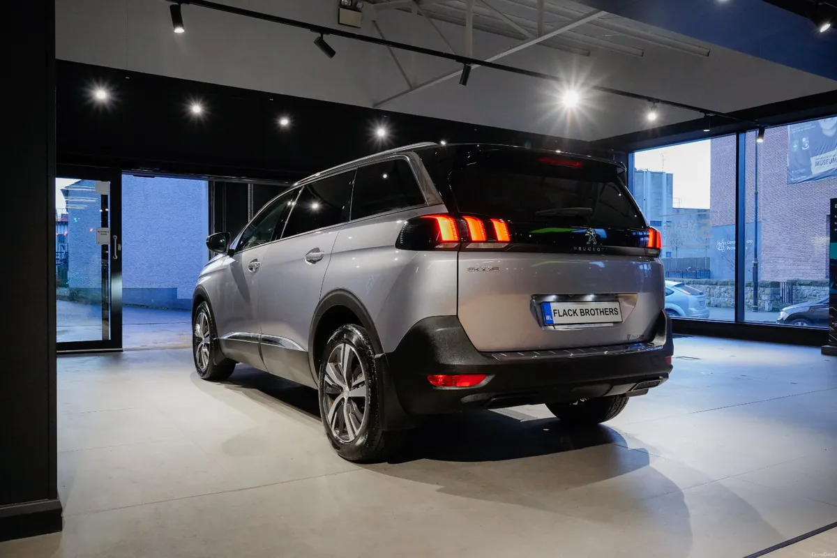 2023 Peugeot 5008 Allure 1.5 BlueHDi 130bhp Manual - Image 6