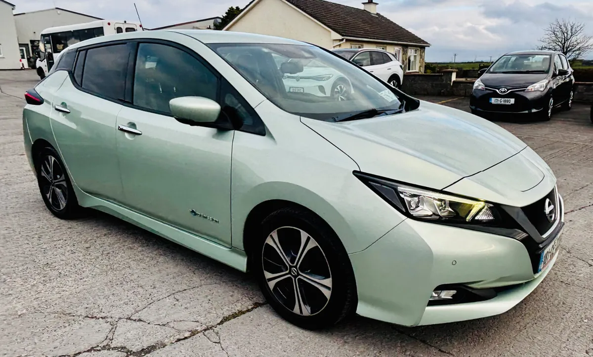 2018 Nissan Leaf SVE 40 kWh IMMACULATE - Image 4