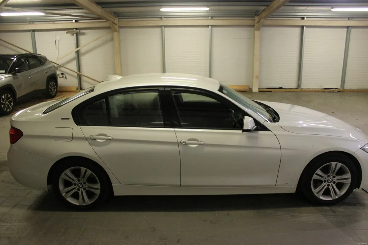 BMW 3-Series 330e Sport AUTO - TENDER 42 - GRADE 2 - Image 3