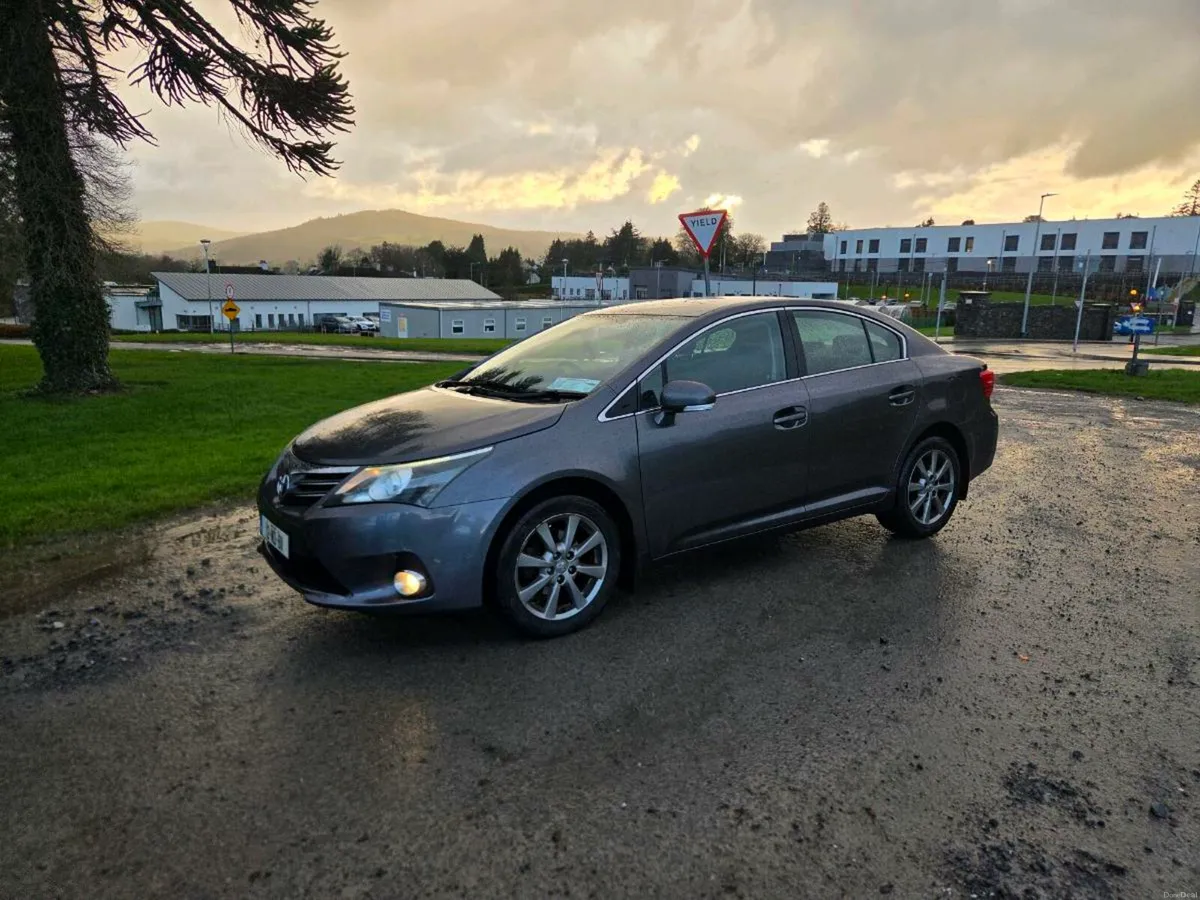 12 Toyota avensis diesel 1 previous owner - Image 1