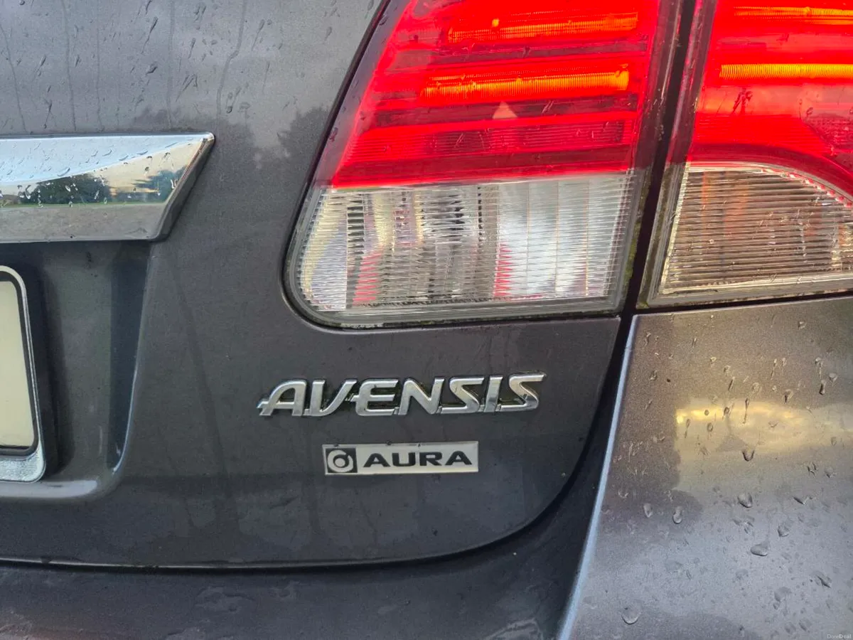 12 Toyota avensis diesel 1 previous owner - Image 2