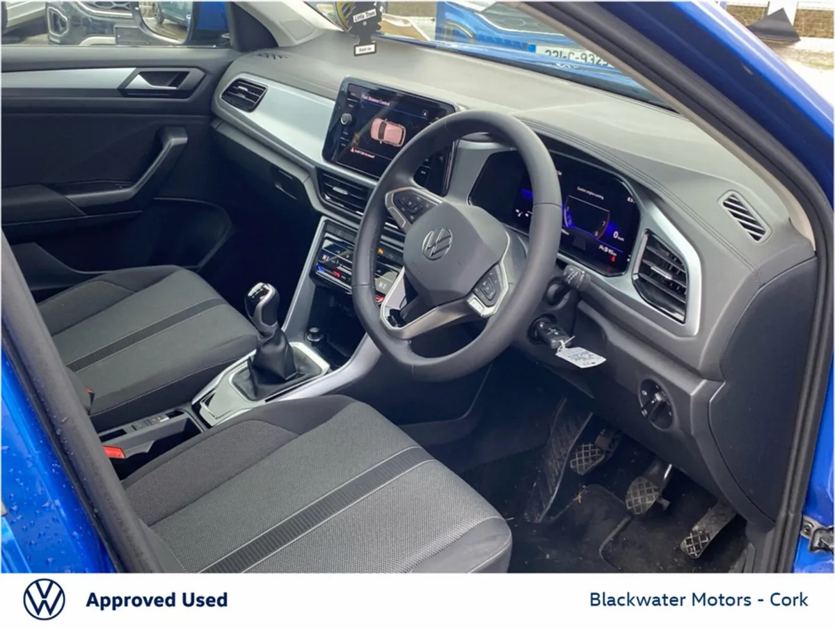 Volkswagen T-Roc 1.0TSI 110BHP LIFE WITH REAR VIEW - Image 4