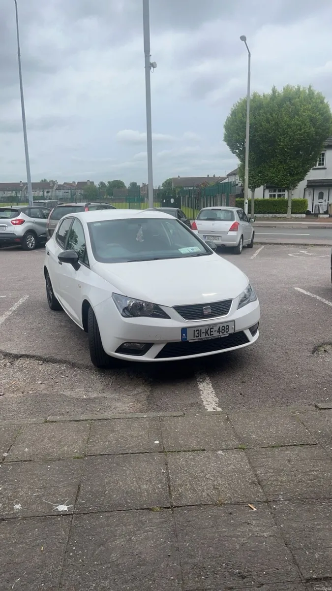 White seat Ibiza - Image 1