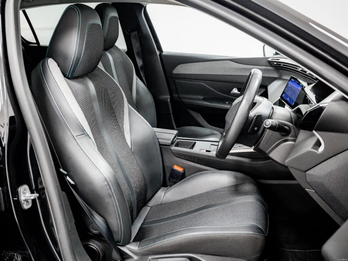 Peugeot 308 Allure 1.5 Diesel Auto 130HP - Image 3