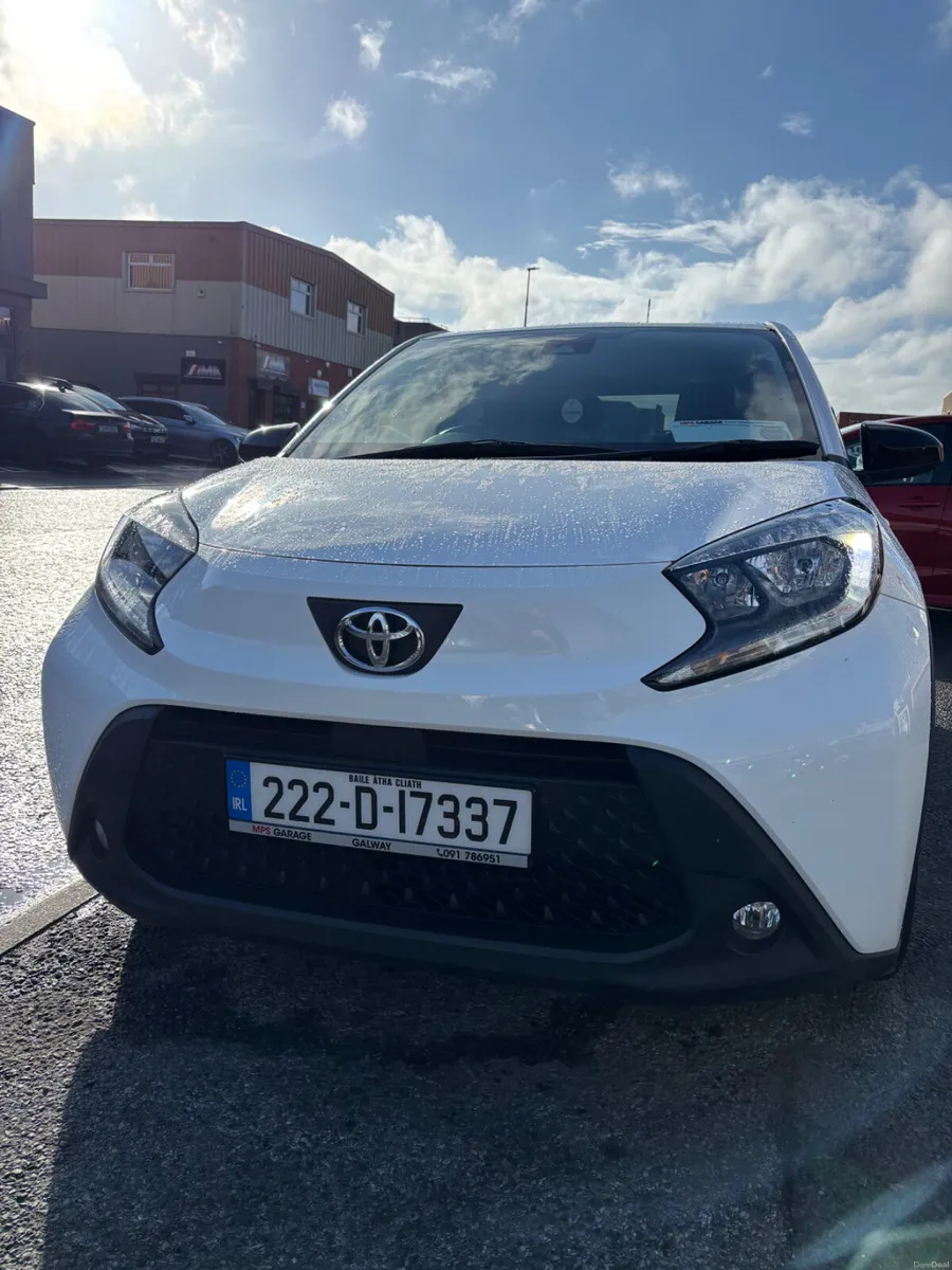 2022 Toyota Aygo X  1.0 VVT-I x-play Smartphone - Image 3