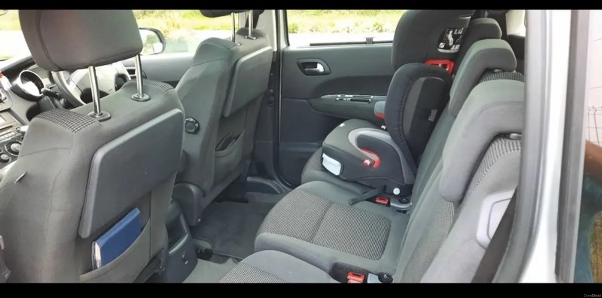 2016 Peugeot 5008 AUTOMATIC/85k/Panoramic Roof - Image 2