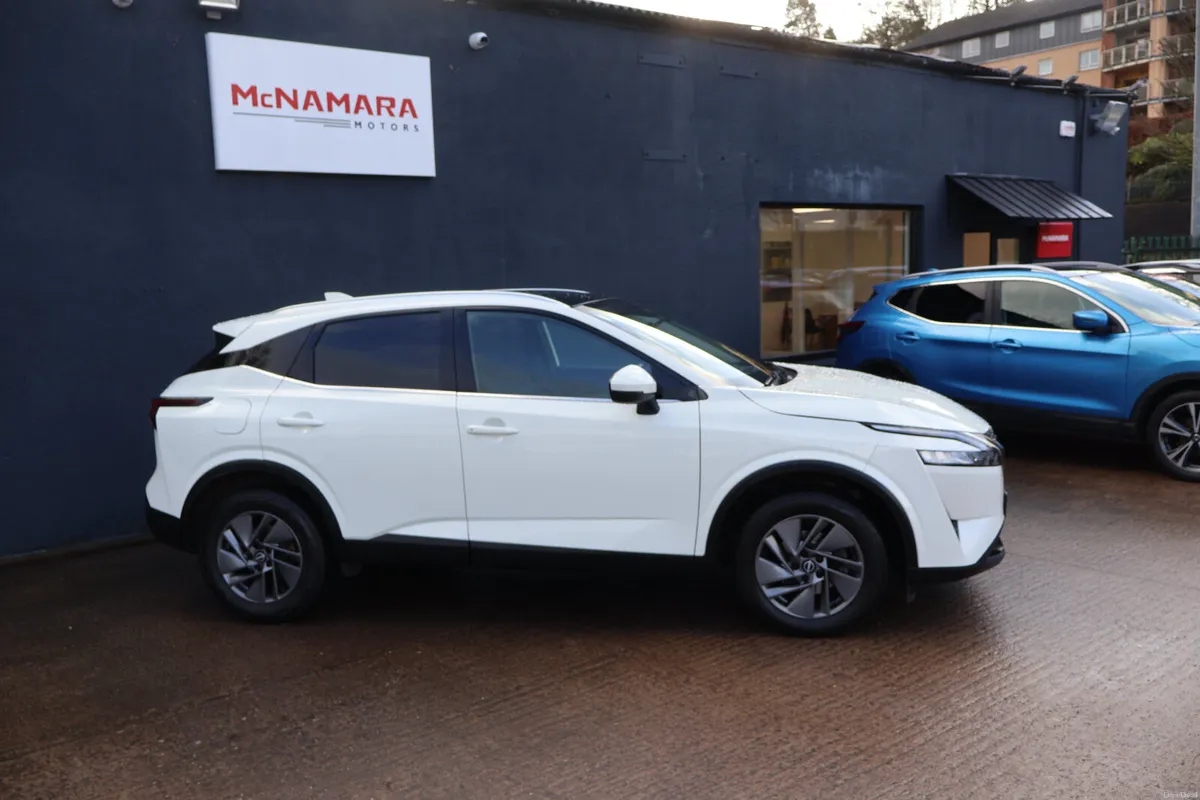 Nissan Qashqai SV Pan Roof Huge Spec! - Image 2