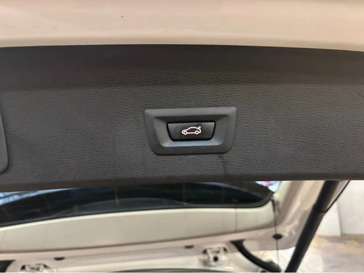 BMW X1 SDRIVE 18D SE ZAX1 4DR SDR - Image 4