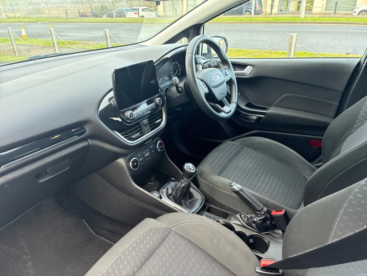Ford Fiesta TITANIUM 1.10 85PS 5SPEED 4DR - Image 3