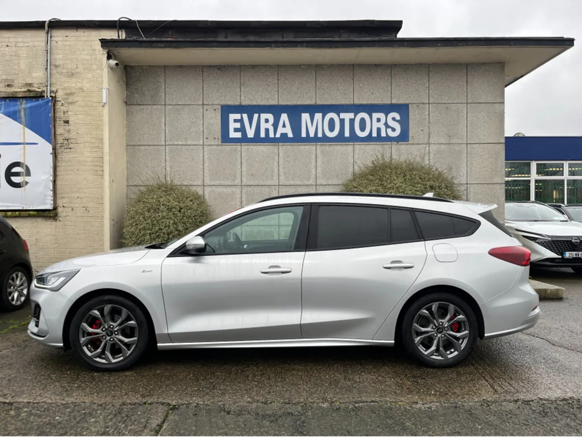 Ford Focus ESTATE ST-LINE STYLE PETROL //KEYLESS E - Image 6
