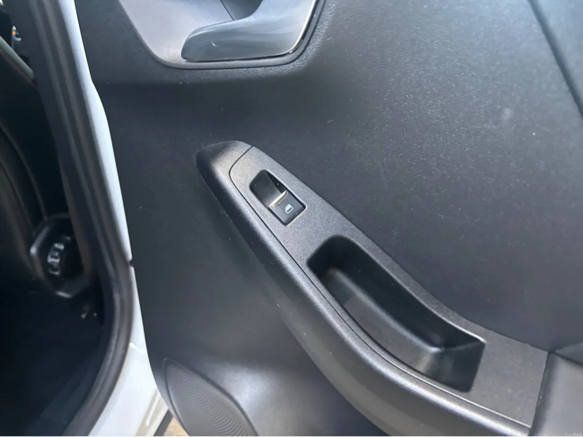 Ford Puma 1.0 X MHEV 125PS 5DR ST-LINE - Image 4