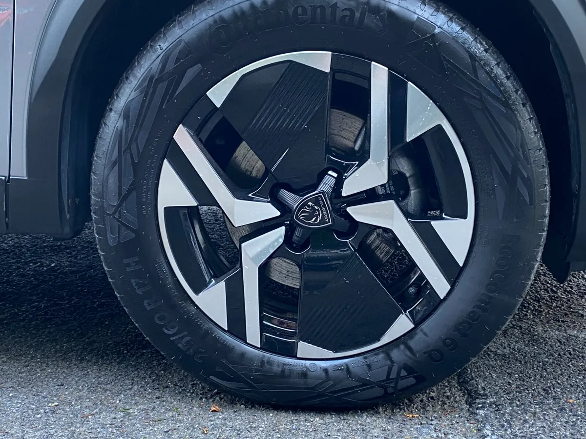 Peugeot 2008 HYBRID 145BHP e-DCS6 Allure - Image 4