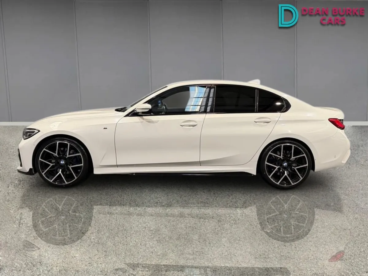 BMW 3-Series 2019 - Image 2