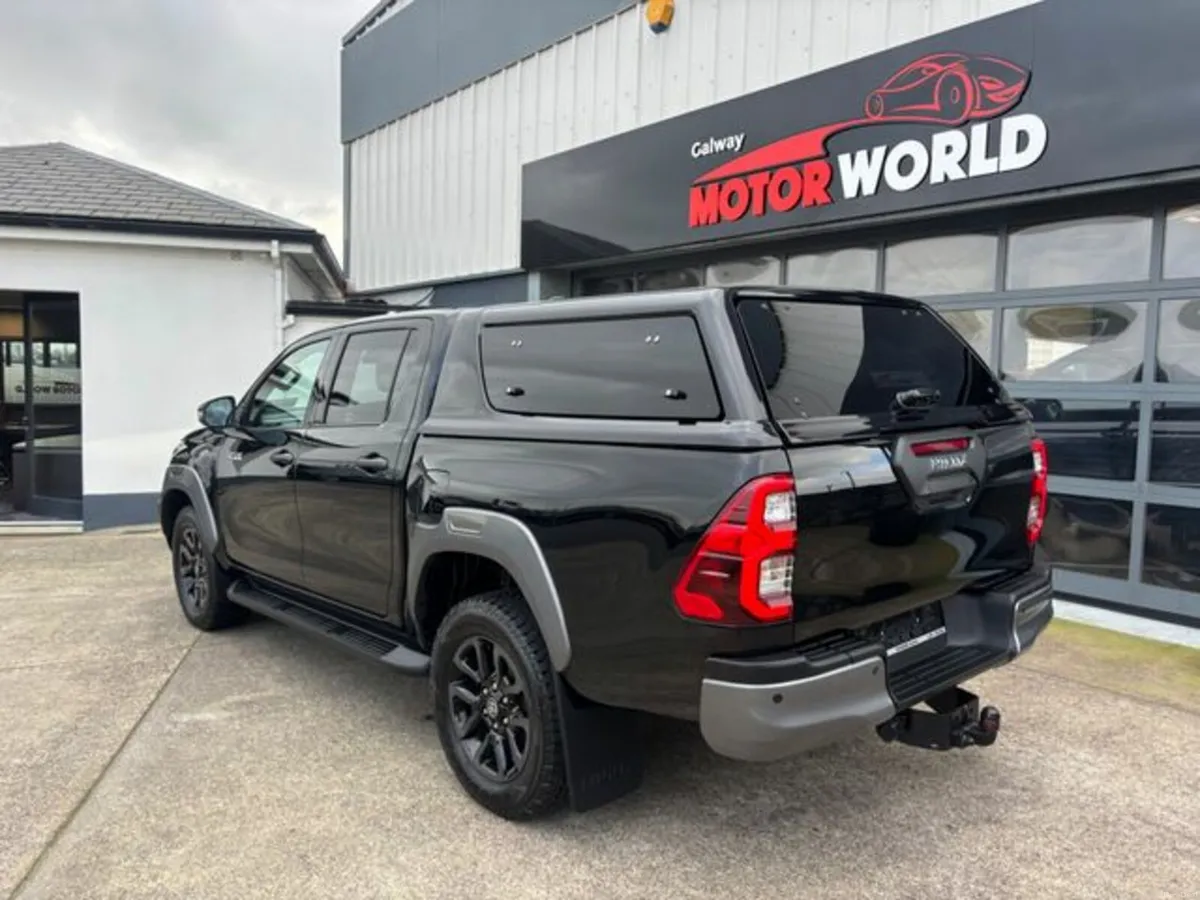 Toyota Hilux INVINCIBLE X 4WD D-4D DCB - Image 2