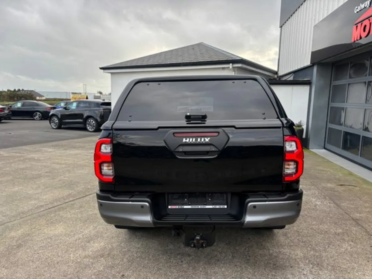 Toyota Hilux INVINCIBLE X 4WD D-4D DCB - Image 3