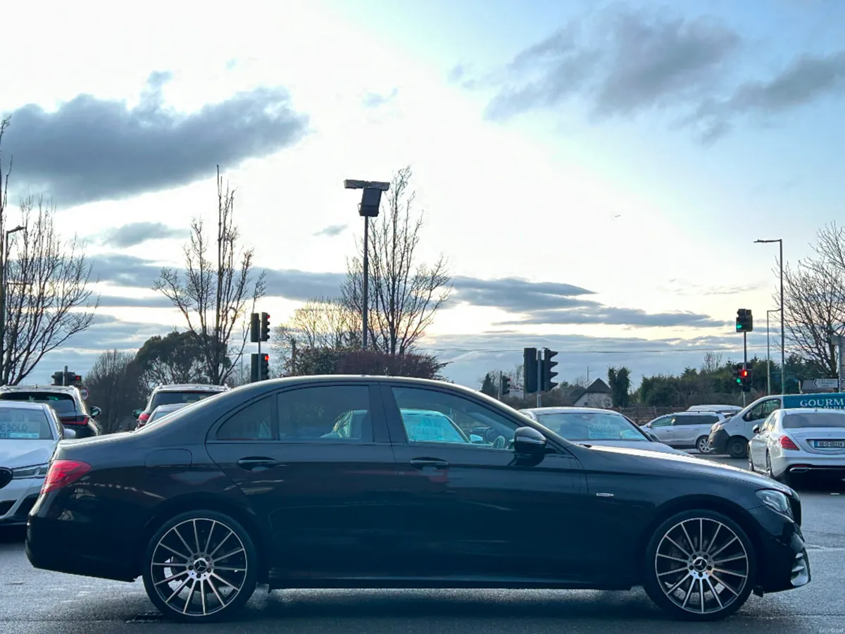 Mercedes-Benz E-Class E220D AVANTGARDE AUTO *LOW K - Image 4