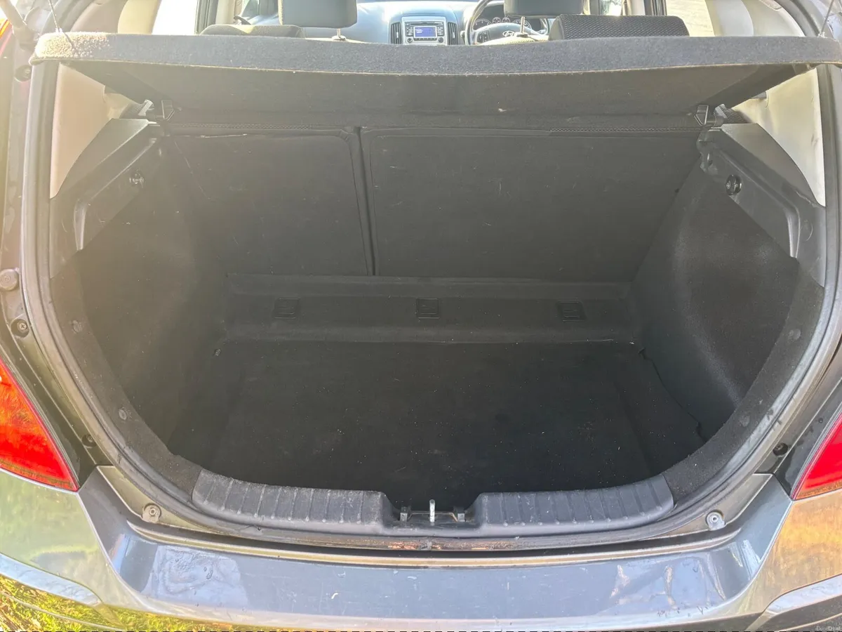 Hyundai i30 1.6 CRDi (diesel) deluxe - Image 2